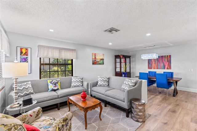 9129 N Vineyard Lake Drive 9129, Plantation, FL 33324