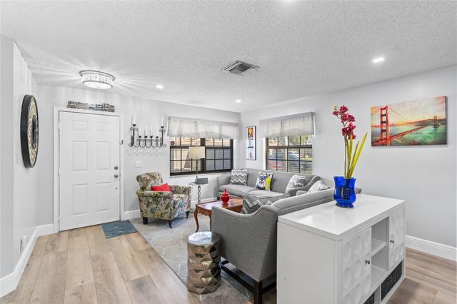 9129 N Vineyard Lake Drive 9129, Plantation, FL 33324