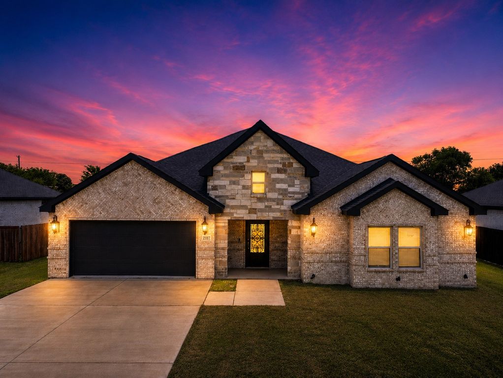2107 Cole Street, Mabank, TX 75147