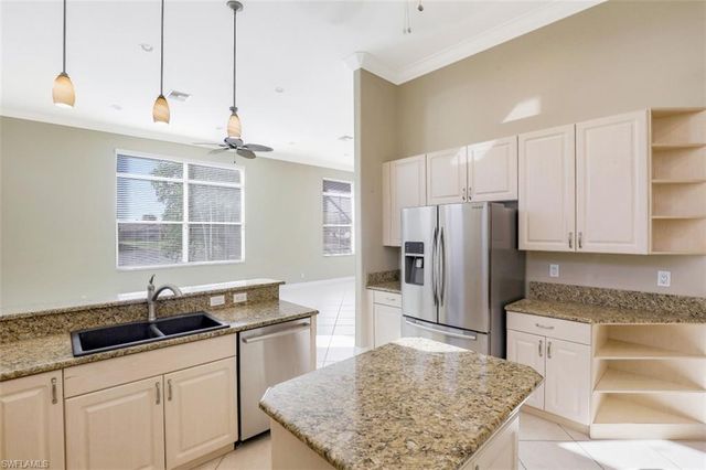 3304 Potomac CT, Naples, FL 34120