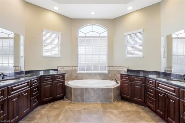 3304 Potomac CT, Naples, FL 34120