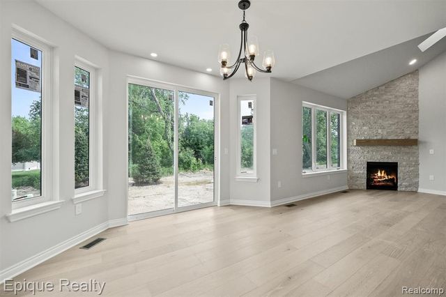 3358 Cornerstone Drive 10, Lake Orion, MI 48360