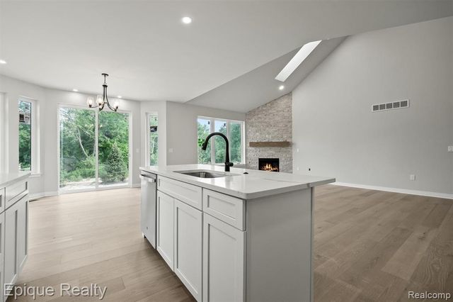 3358 Cornerstone Drive 10, Lake Orion, MI 48360