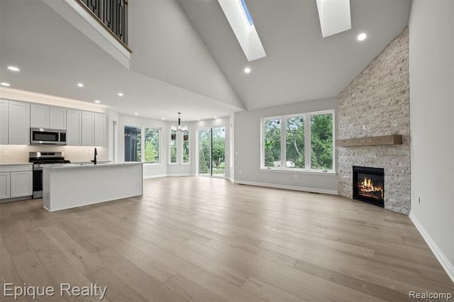 3358 Cornerstone Drive 10, Lake Orion, MI 48360
