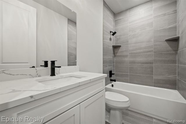 3358 Cornerstone Drive 10, Lake Orion, MI 48360