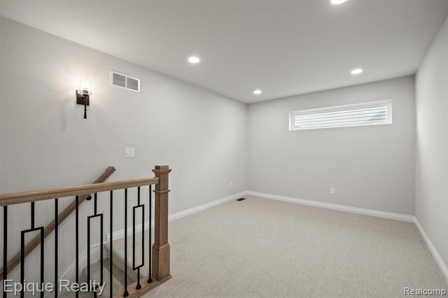 3358 Cornerstone Drive 10, Lake Orion, MI 48360