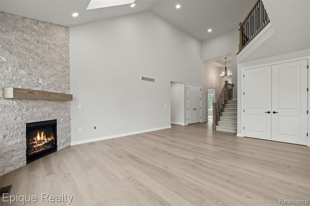 3358 Cornerstone Drive 10, Lake Orion, MI 48360