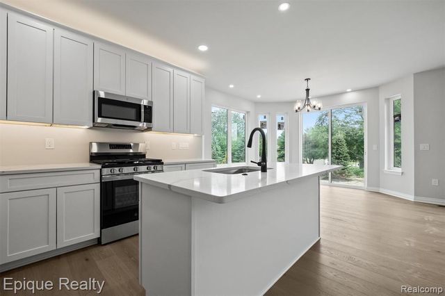 3358 Cornerstone Drive 10, Lake Orion, MI 48360