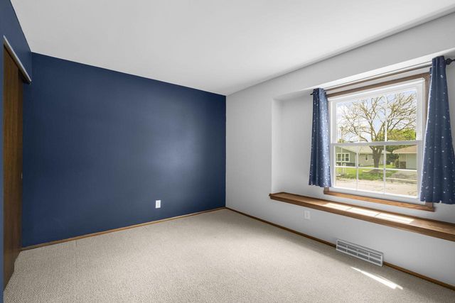 1520 Riverdale DRIVE, Oconomowoc, WI 53066