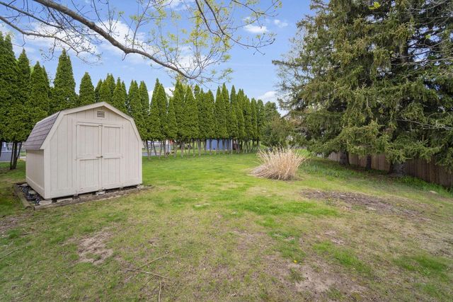 1520 Riverdale DRIVE, Oconomowoc, WI 53066