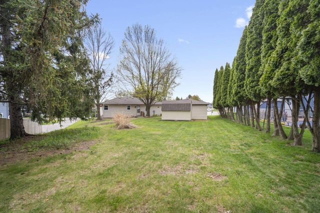 1520 Riverdale DRIVE, Oconomowoc, WI 53066