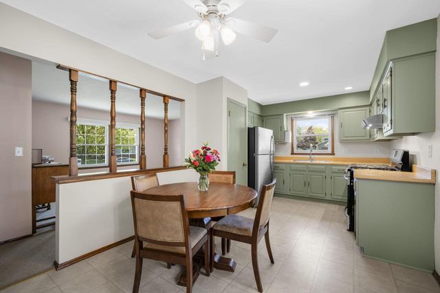 1520 Riverdale DRIVE, Oconomowoc, WI 53066