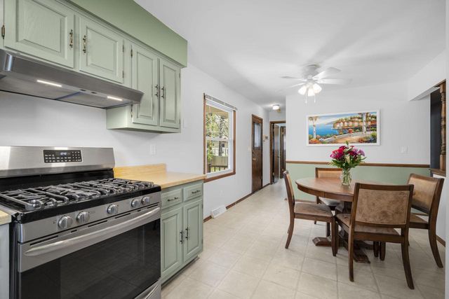 1520 Riverdale DRIVE, Oconomowoc, WI 53066