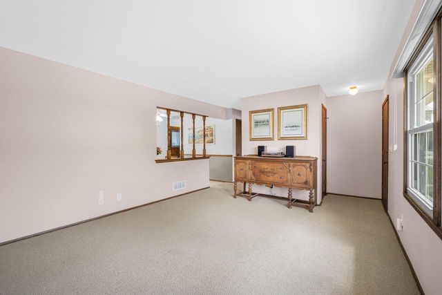 1520 Riverdale DRIVE, Oconomowoc, WI 53066