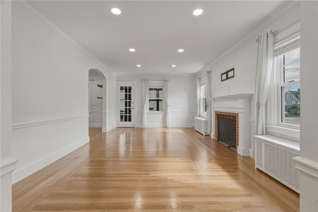 47 Knollwood Avenue, Cranston, RI 02910