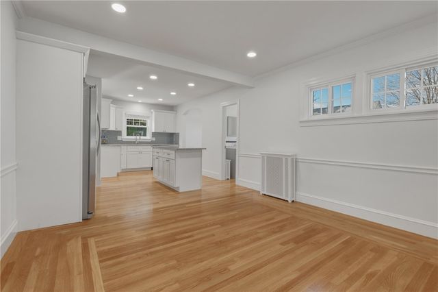 47 Knollwood Avenue, Cranston, RI 02910