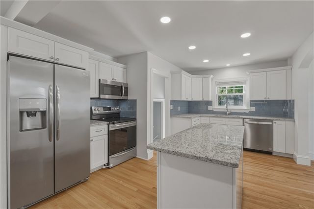 47 Knollwood Avenue, Cranston, RI 02910