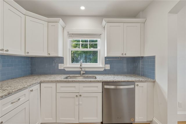 47 Knollwood Avenue, Cranston, RI 02910