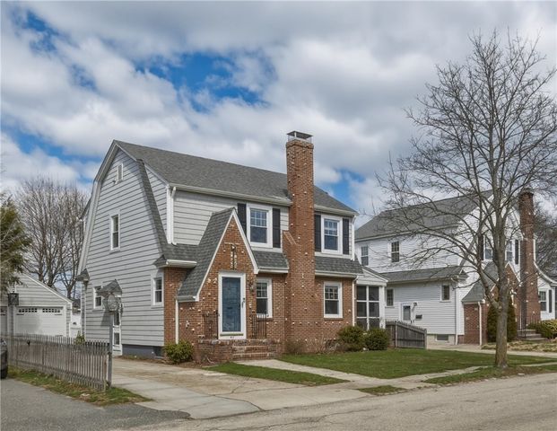 47 Knollwood Avenue, Cranston, RI 02910