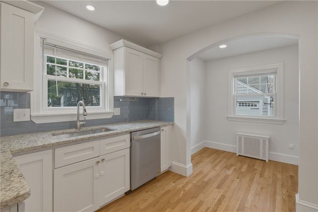 47 Knollwood Avenue, Cranston, RI 02910