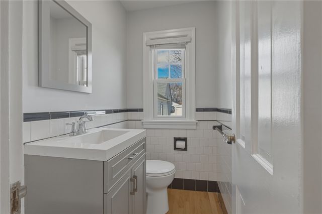 47 Knollwood Avenue, Cranston, RI 02910