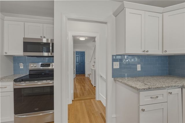 47 Knollwood Avenue, Cranston, RI 02910