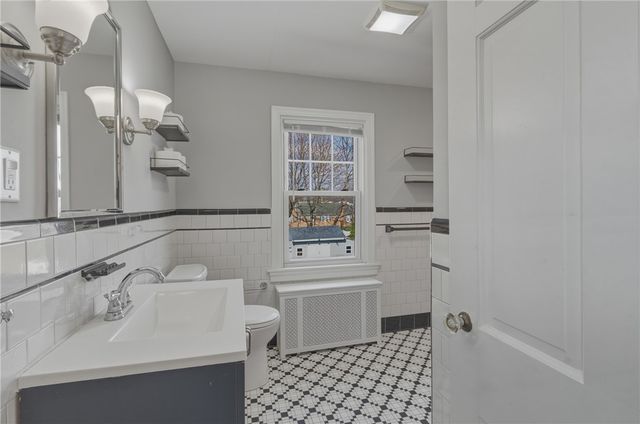 47 Knollwood Avenue, Cranston, RI 02910