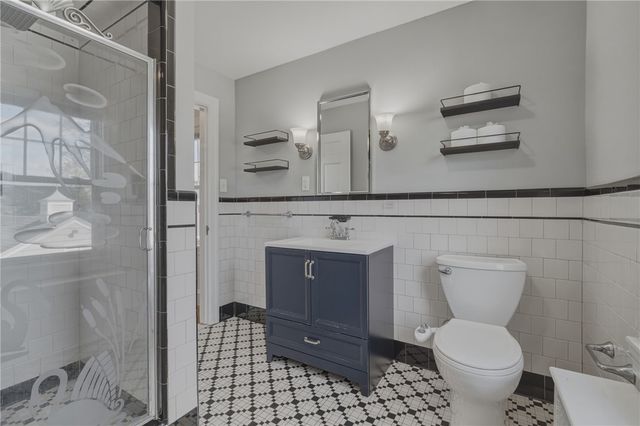 47 Knollwood Avenue, Cranston, RI 02910