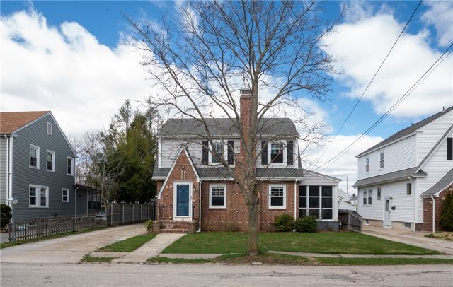 47 Knollwood Avenue, Cranston, RI 02910