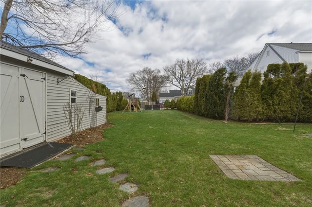 47 Knollwood Avenue, Cranston, RI 02910