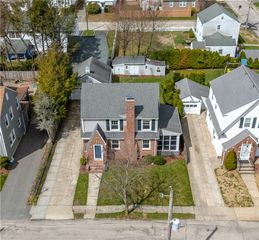 47 Knollwood Avenue, Cranston, RI 02910