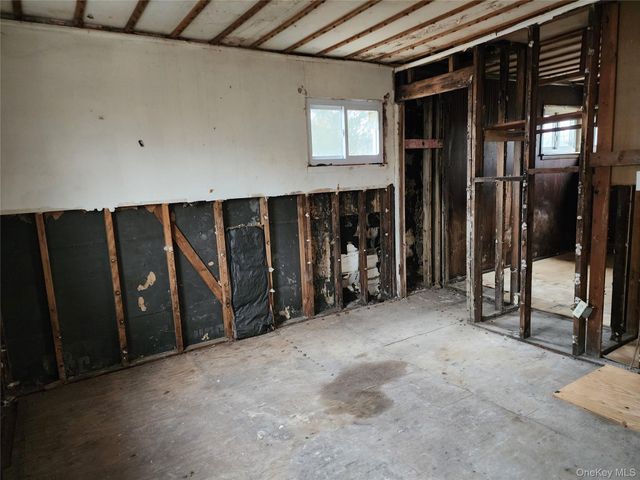 33 Parkway Boulevard, Wyandanch, NY 11798