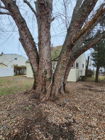 33 Parkway Boulevard, Wyandanch, NY 11798