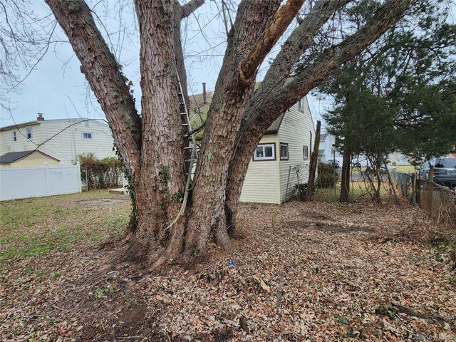 33 Parkway Boulevard, Wyandanch, NY 11798