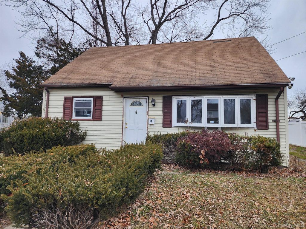 33 Parkway Boulevard, Wyandanch, NY 11798