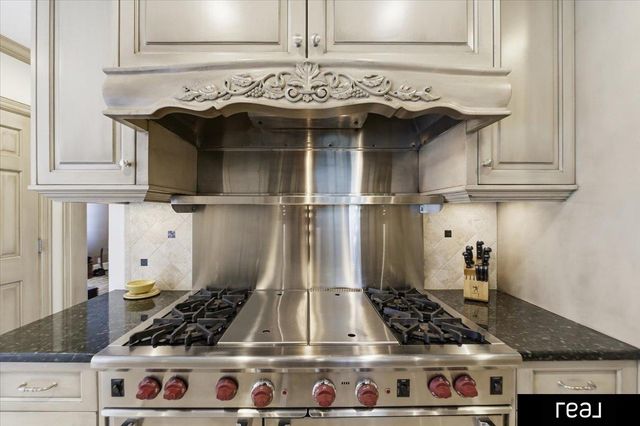 805 Ridgewood Avenue, Omaha, NE 68114