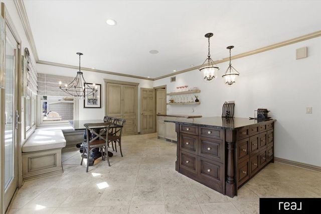 805 Ridgewood Avenue, Omaha, NE 68114