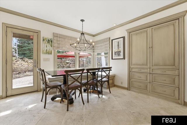 805 Ridgewood Avenue, Omaha, NE 68114