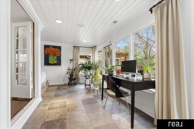 805 Ridgewood Avenue, Omaha, NE 68114