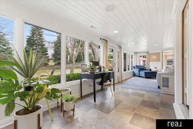 805 Ridgewood Avenue, Omaha, NE 68114