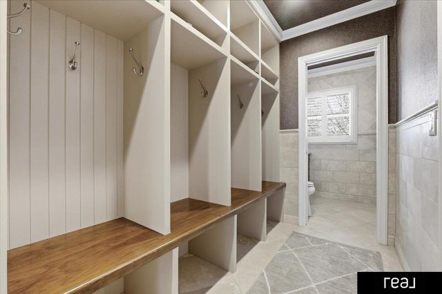 805 Ridgewood Avenue, Omaha, NE 68114