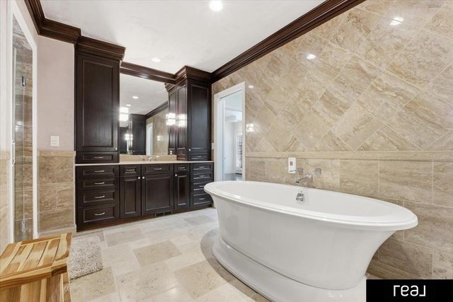 805 Ridgewood Avenue, Omaha, NE 68114