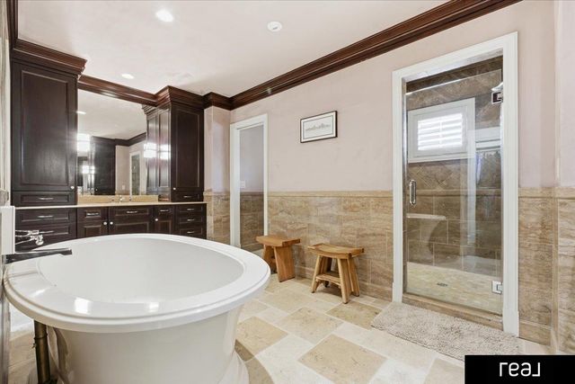 805 Ridgewood Avenue, Omaha, NE 68114