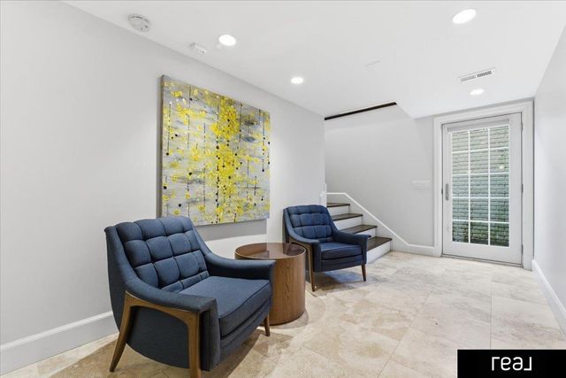 805 Ridgewood Avenue, Omaha, NE 68114