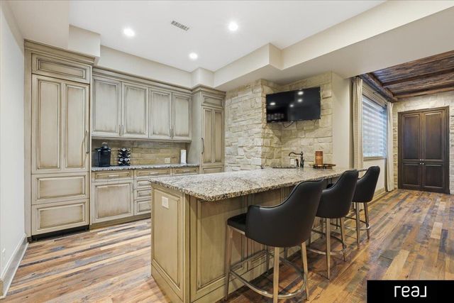 805 Ridgewood Avenue, Omaha, NE 68114