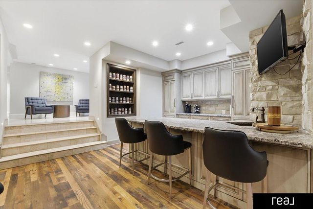 805 Ridgewood Avenue, Omaha, NE 68114