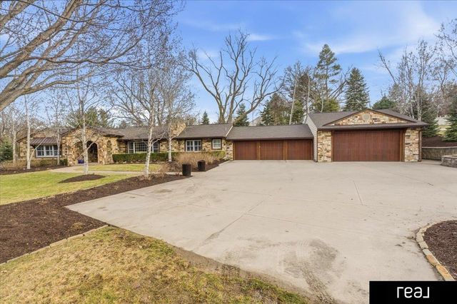 805 Ridgewood Avenue, Omaha, NE 68114