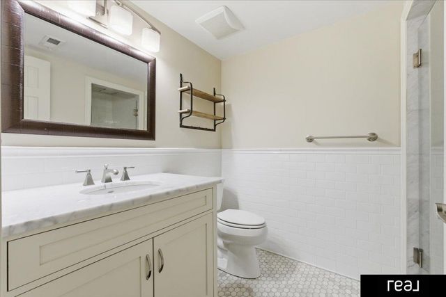 805 Ridgewood Avenue, Omaha, NE 68114