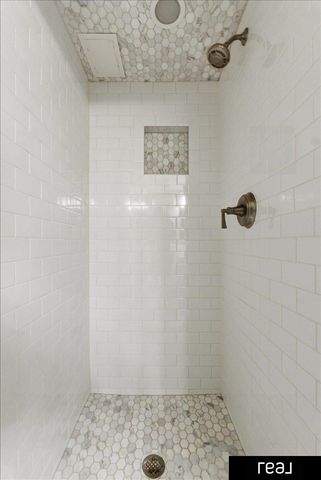 805 Ridgewood Avenue, Omaha, NE 68114