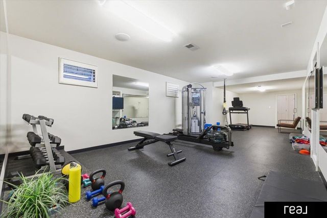 805 Ridgewood Avenue, Omaha, NE 68114